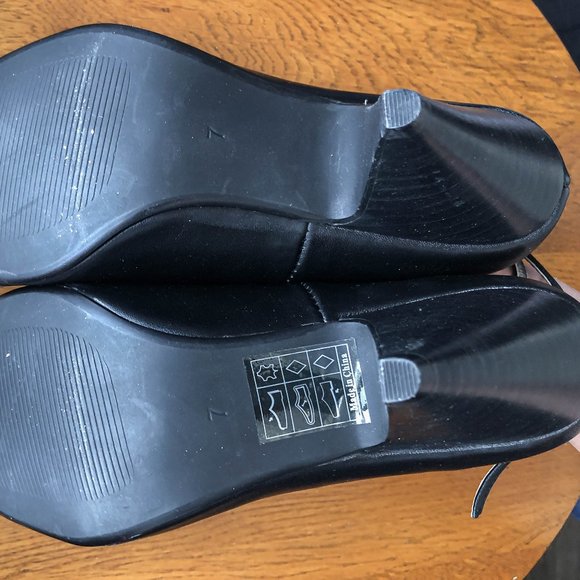 Very Volatile Womens Size 7 Pump Platform Heels Shoes - Picture 4 of 6